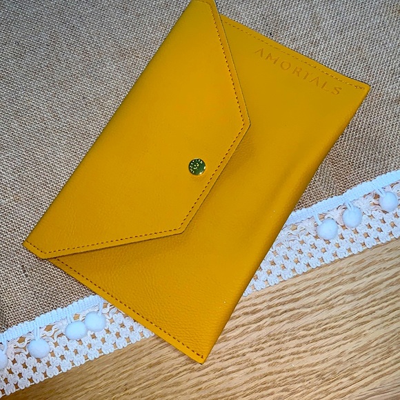 ✨ Envelope Clutch ✉️ - Picture 4 of 5